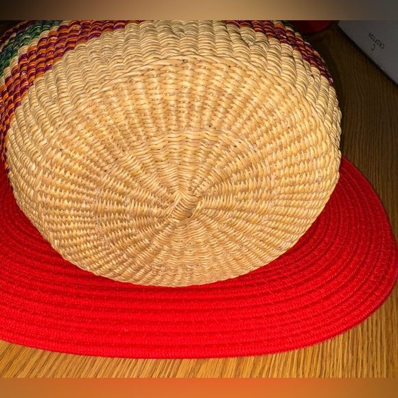 Beautifully hand woven small Bolga bag. - Picture 3 of 5